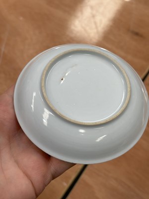 Lot 89 - THREE PIECES OF CHINESE PORCELAIN