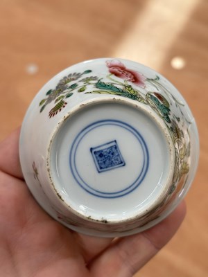 Lot 89 - THREE PIECES OF CHINESE PORCELAIN