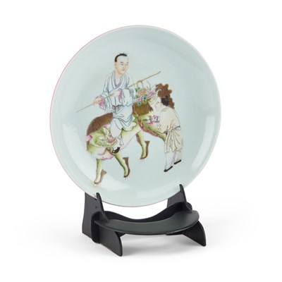 Lot 85 - A CHINESE RUBY-BACK 'IMMORTAL' SAUCER DISH