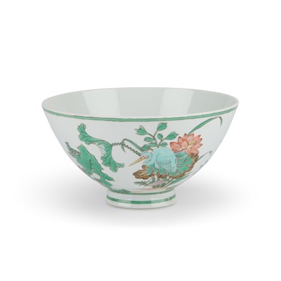 Lot 163 - A CHINESE FAMILLE VERTE BOWL