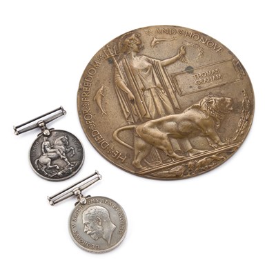 Lot 8 - A FIRST WORLD WAR DEATH PLAQUE, TOGETHER WITH TWO WW1 BRITISH WAR MEDALS