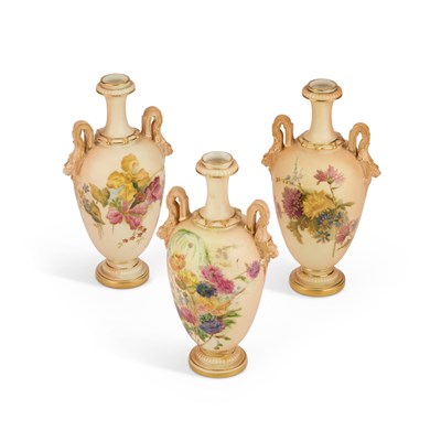 Lot 77 - A GARNITURE OF THREE ROYAL WORCESTER BLUSH IVORY VASES