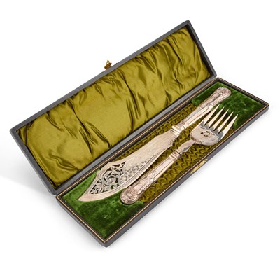 Lot 394 - A PAIR OF VICTORIAN SILVER-HANDLED FISH SERVERS