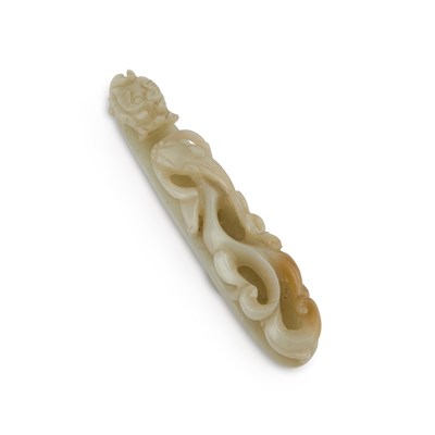 Lot 139 - A CHINESE JADE BELT HOOK