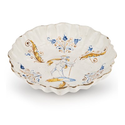 Lot 34 - AN ITALIAN MAIOLICA 'COMPENDARIO' FOOTED DISH (CRESPINA), FAENZA, CIRCA 1600