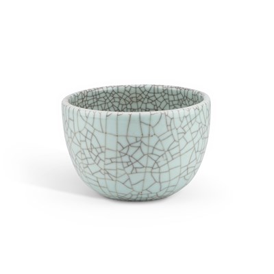 Lot 89 - A CHINESE GUAN-TYPE CELADON JARDINIÈRE