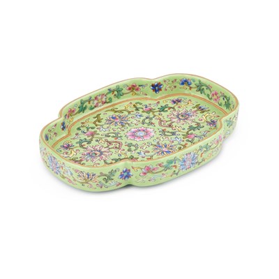 Lot 93 - A CHINESE FAMILLE ROSE LIME GREEN QUATREFOIL TRAY
