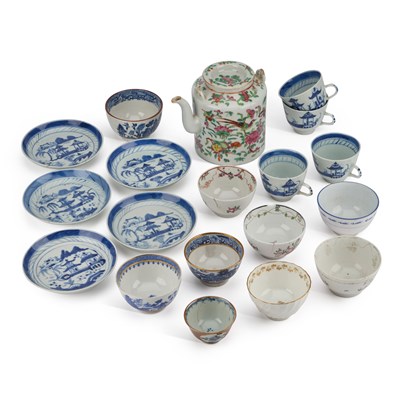 Lot 115 - A COLLECTION OF ENGLISH AND CHINESE PORCELAIN, 18TH CENTURY AND LATER