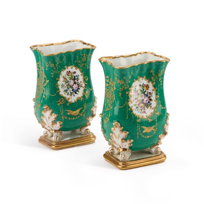 Lot 35 - A PAIR OF 19TH CENTURY PARIS PORCELAIN VASES