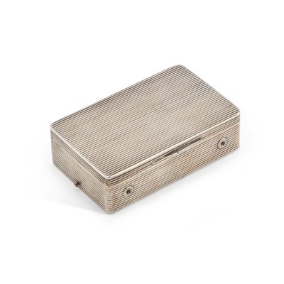 Lot 213 - AN EARLY 19TH CENTURY FRENCH SILVER MUSICAL SNUFF BOX