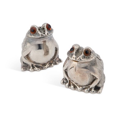 Lot 281 - A PAIR OF ELIZABETH II SILVER NOVELTY PEPPER AND MUSTARD POTS