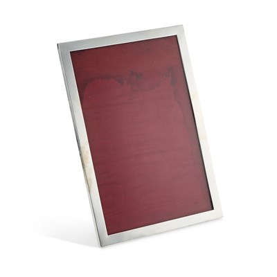 Lot 338 - AN EDWARDIAN SILVER PHOTOGRAPH FRAME