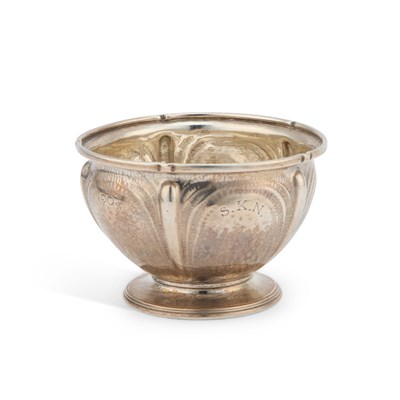 Lot 319 - OMAR RAMSDEN: AN ARTS AND CRAFTS SILVER BOWL