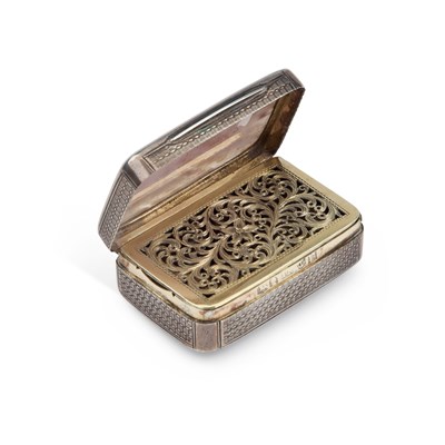 Lot 370 - A GEORGE IV SILVER AND AGATE VINAIGRETTE