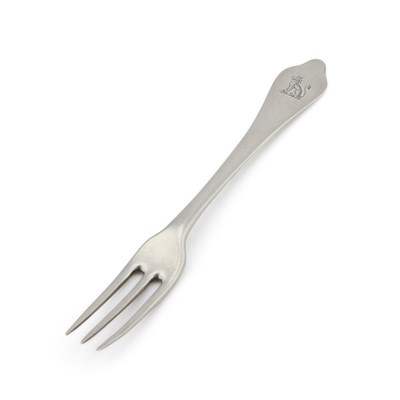 Lot 454 - A GEORGE I SILVER DOG-NOSE THREE-PRONG FORK