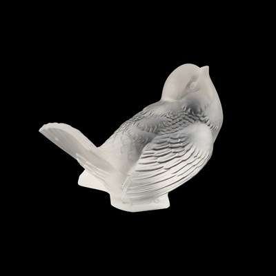 Lot 22 - RENÉ LALIQUE (FRENCH, 1860-1945), A 'MOINEAU' PAPERWEIGHT