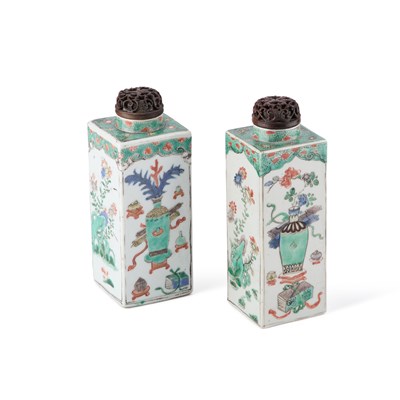 Lot 116 - A PAIR OF CHINESE FAMILLE VERTE TEA CADDIES, KANGXI PERIOD