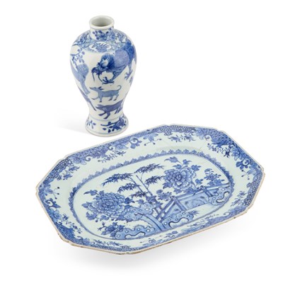 Lot 647 - A 19TH CENTURY CHINESE BLUE AND WHITE VASE AND A CHINESE 18TH CENTURY BLUE AND WHITE DISH