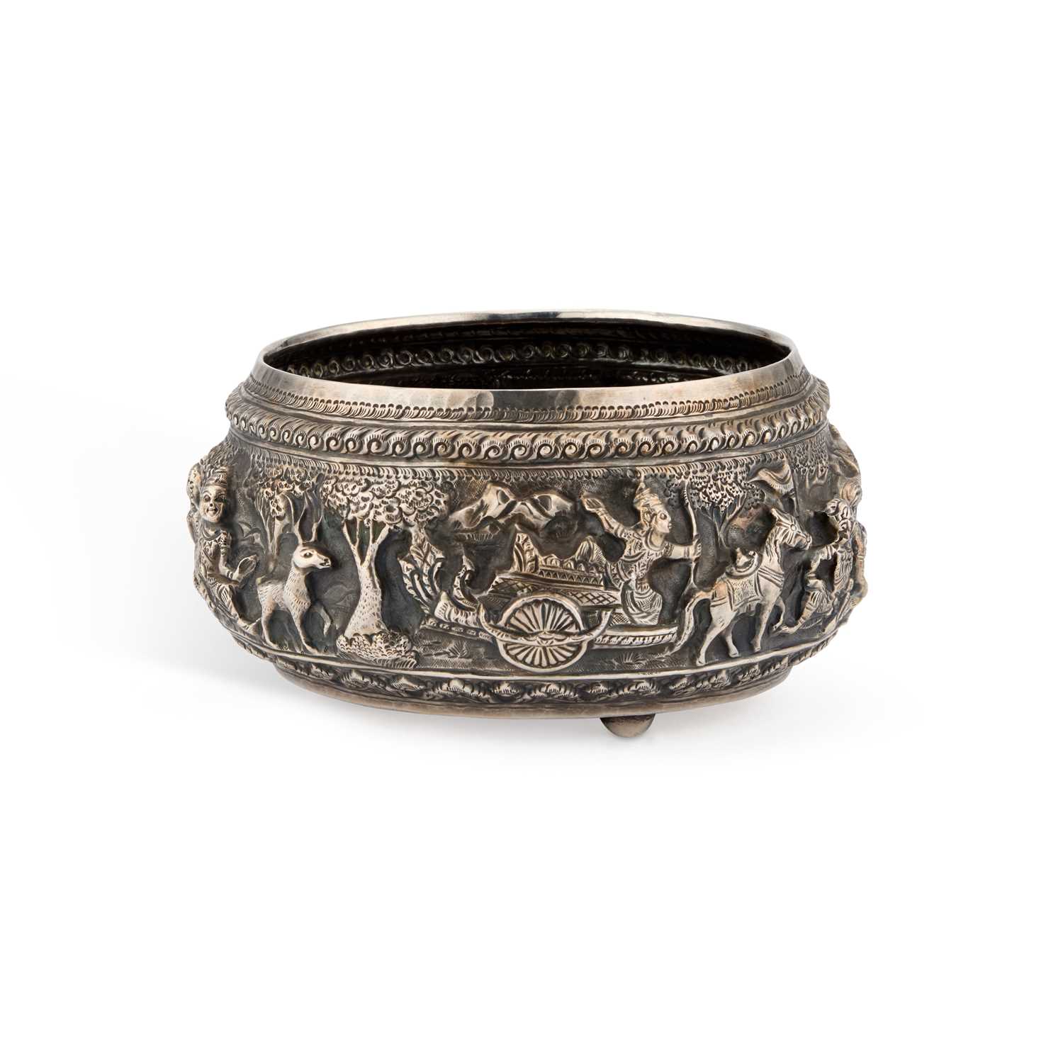Lot 199 - A 20TH CENTURY BURMESE SILVER BOWL