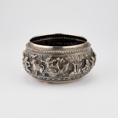 Lot 199 - A 20TH CENTURY BURMESE SILVER BOWL