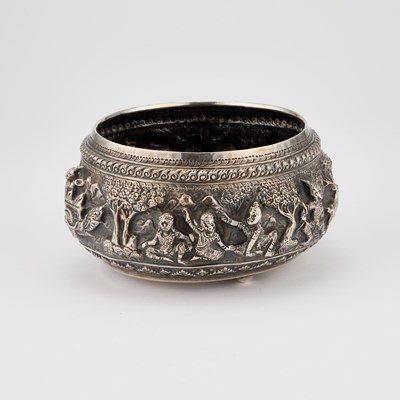 Lot 199 - A 20TH CENTURY BURMESE SILVER BOWL