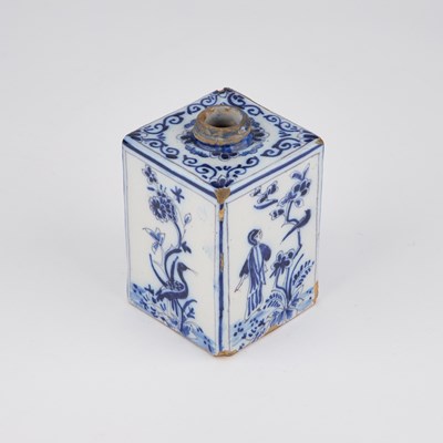 Lot 99 - AN 18TH CENTURY DUTCH DELFT BLUE AND WHITE TEA CADDY