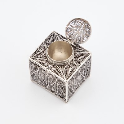 Lot 280 - A SMALL SILVER FILIGREE INKWELL
