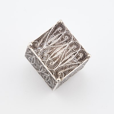 Lot 280 - A SMALL SILVER FILIGREE INKWELL