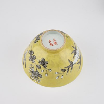 Lot 73 - A CHINESE YELLOW-GROUND BOWL AND A CHINESE GREEN-GLAZED VASE