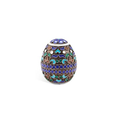 Lot 251 - A RUSSIAN SILVER AND CLOISONNÉ ENAMEL MINIATURE EGG