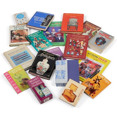 Lot 2 - A COLLECTION OF ART, ANTIQUES AND COLLECTABLES REFERENCE BOOKS