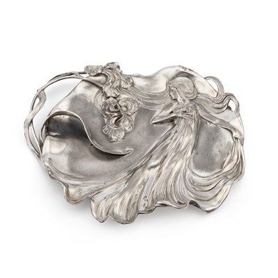Lot 168 - WMF (WÜRTTEMBERGISCHE METALLWARENFABRIK), AN ART NOUVEAU SILVERED METAL TRAY