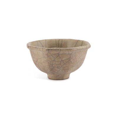 Lot 177 - A CHINESE CRACKLE-GLAZE CUP