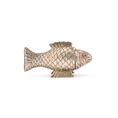 Lot 256 - A CONTINENTAL SILVER FISH BOX