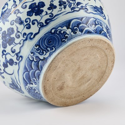 Lot 85 - A LARGE MING STYLE BLUE AND WHITE VASE