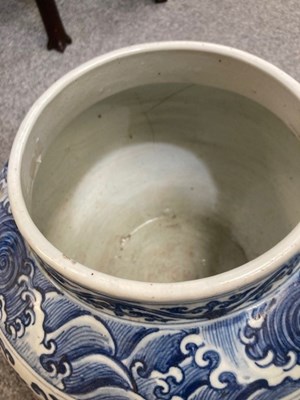 Lot 85 - A LARGE MING STYLE BLUE AND WHITE VASE