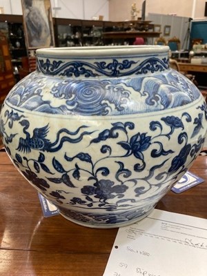 Lot 85 - A LARGE MING STYLE BLUE AND WHITE VASE