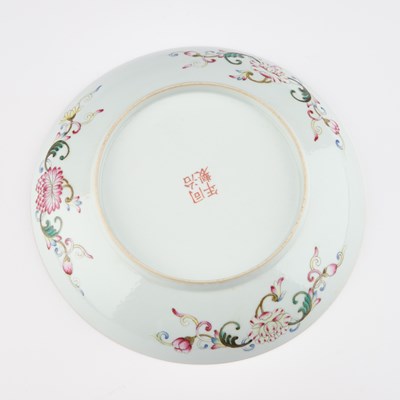Lot 69 - A CHINESE YELLOW-GROUND DISH