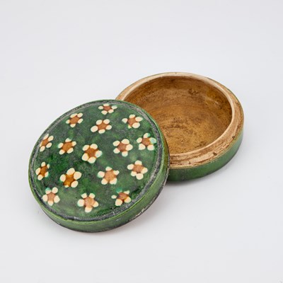 Lot 101 - A GROUP OF CHINESE CERAMICS