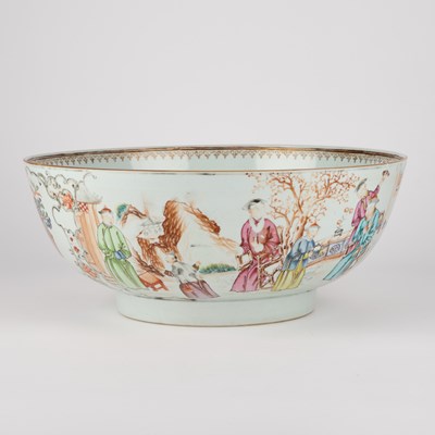 Lot 109 - A CHINESE EXPORT PORCELAIN PUNCH BOWL, CIRCA 1770
