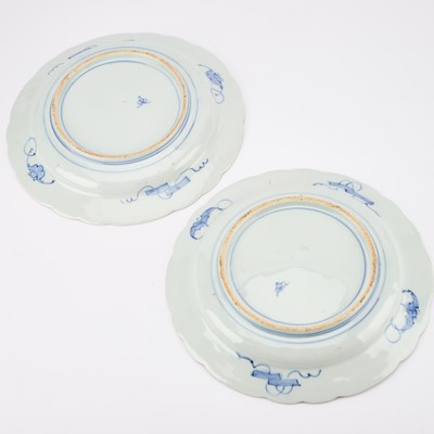 Lot 84 - A PAIR OF JAPANESE IMARI CHARGERS, LATE 19TH/EARLY 20TH CENTURY