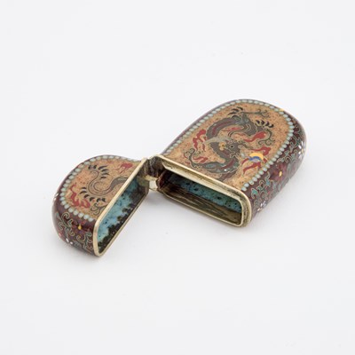 Lot 135 - A JAPANESE CLOISONNÉ ENAMEL VESTA CASE
