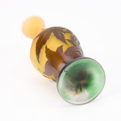 Lot 38 - ÉMILE GALLÉ (FRENCH, 1846-1904), A SMALL CAMEO GLASS VASE