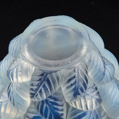 Lot 29 - RENÉ LALIQUE (FRENCH, 1860-1945), 'MOISSAC', A VASE, DESIGNED 1927