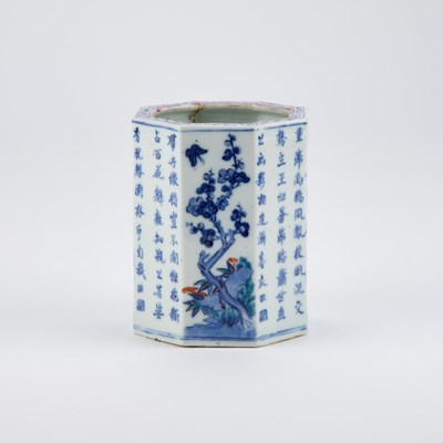 Lot 78 - A CHINESE BLUE AND WHITE BRUSHPOT, QING DYNASTY
