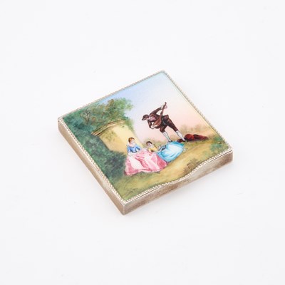 Lot 195 - A GEORGE VI SILVER AND ENAMEL COMPACT