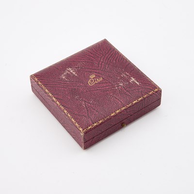 Lot 195 - A GEORGE VI SILVER AND ENAMEL COMPACT