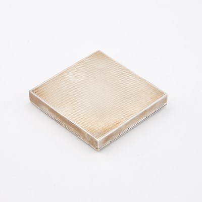 Lot 195 - A GEORGE VI SILVER AND ENAMEL COMPACT