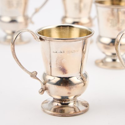Lot 265 - A SET OF SIX GEORGE V SILVER TOT CUPS