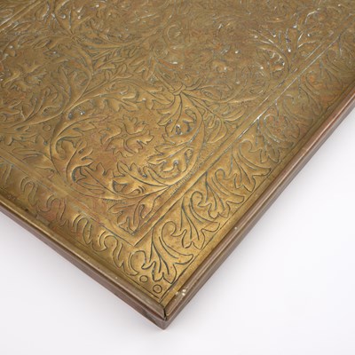 Lot 122 - KESWICK SCHOOL OF INDUSTRIAL ARTS, A LARGE BRASS TRAY